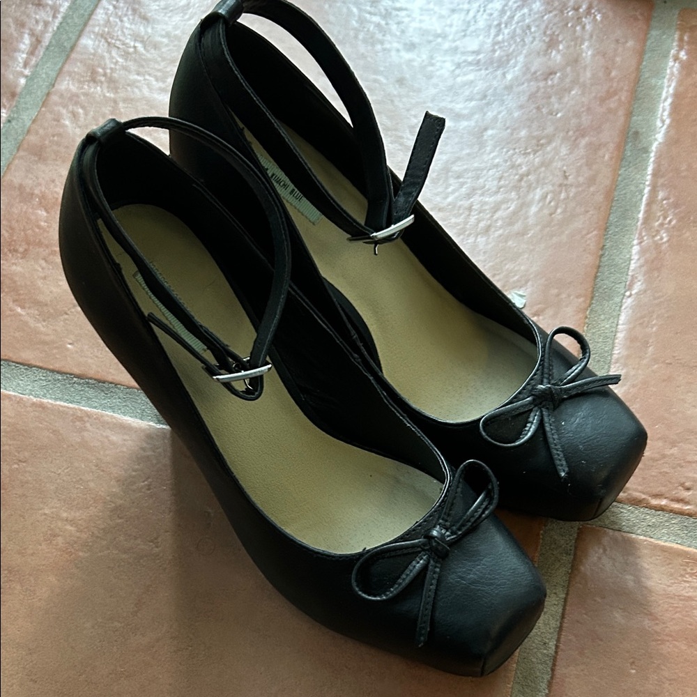 Kimchi Blue Black Platform Heel